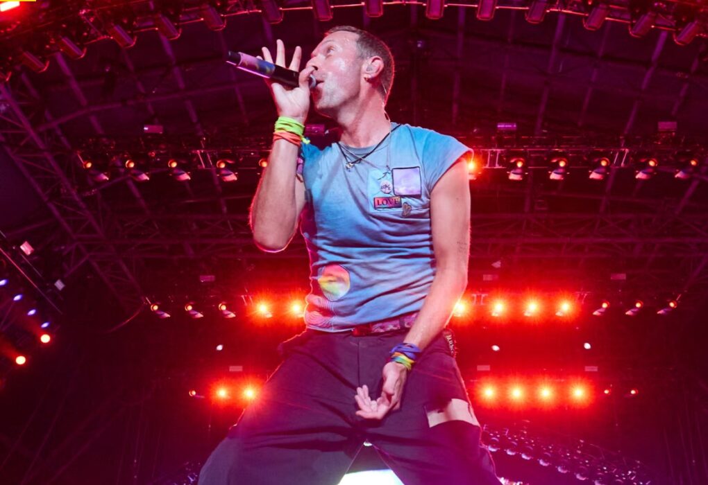 Photo of Chris Martin performing during Coldplay’s "Viva la Vida" tour (2008), by Alberto Ferrero – Creative Commons Attribution 2.0 Generic (CC BY 2.0).