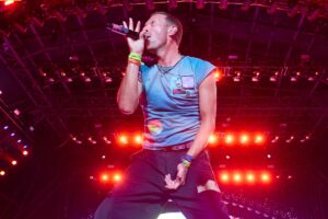 Photo of Chris Martin performing during Coldplay’s "Viva la Vida" tour (2008), by Alberto Ferrero – Creative Commons Attribution 2.0 Generic (CC BY 2.0).